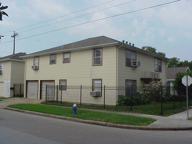 Building Photo - 1002 Key St