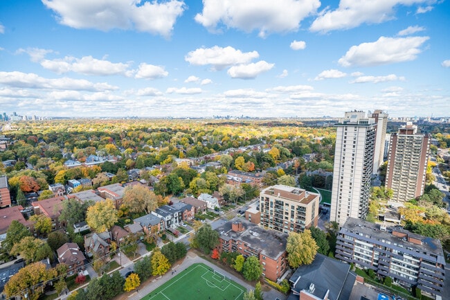 Building Photo - E18HTEEN