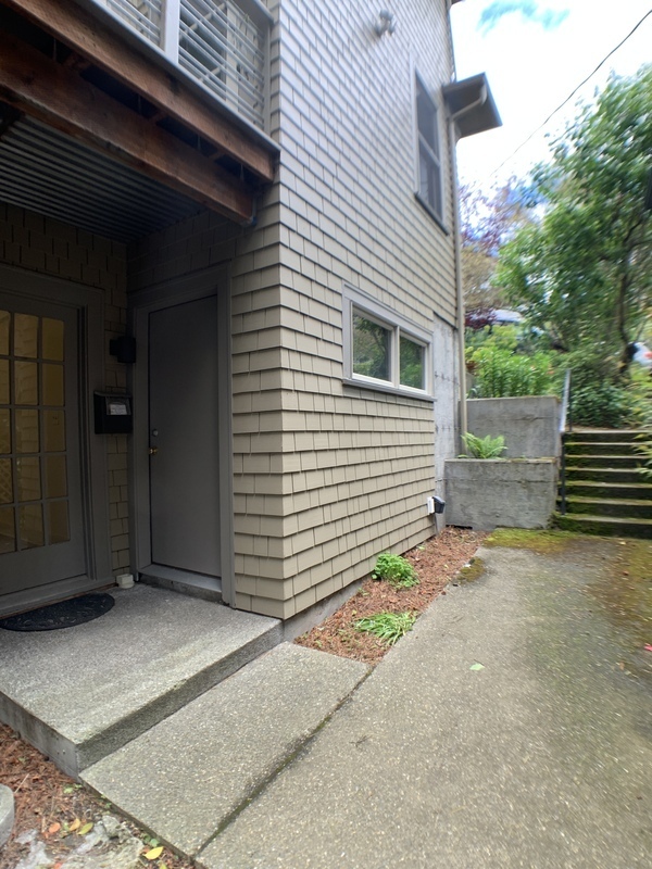 Foto principal - 1225 10th Ave W