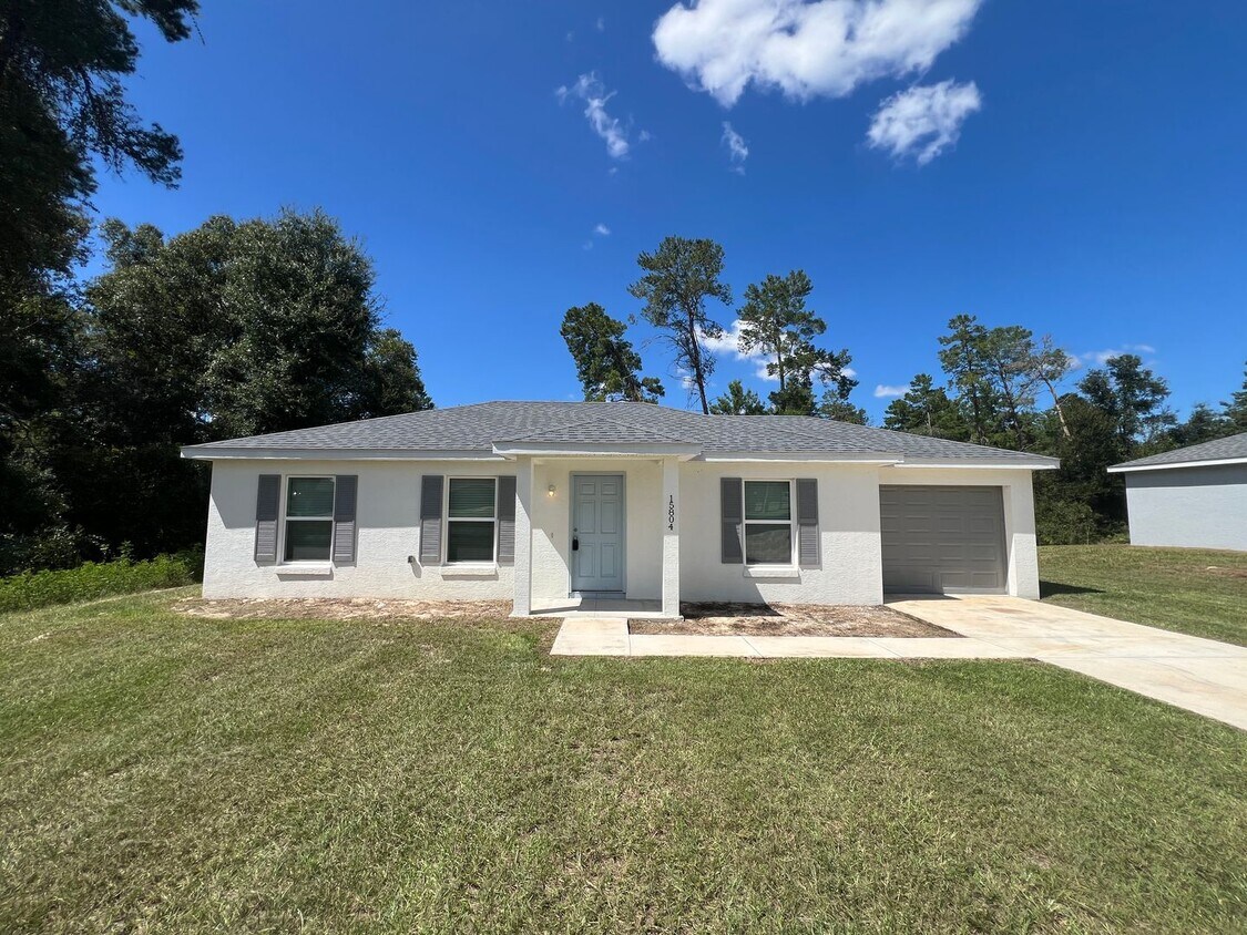 Primary Photo - Available October 1st!!! Lovely 3 Bedroom,...