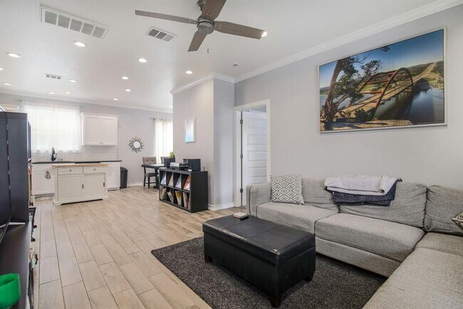 Foto del edificio - 2109 Maxwell Ln