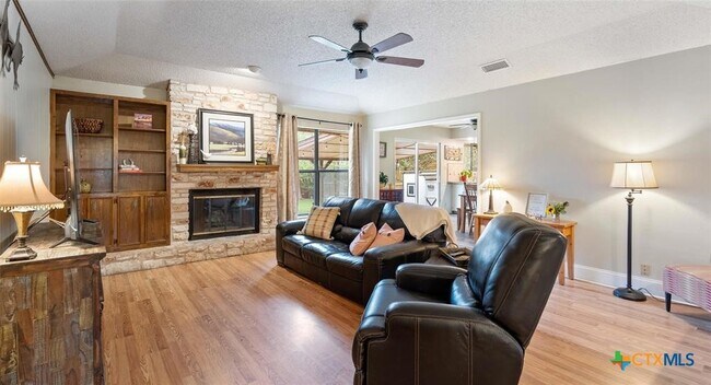 Building Photo - 1700 Creekview Dr