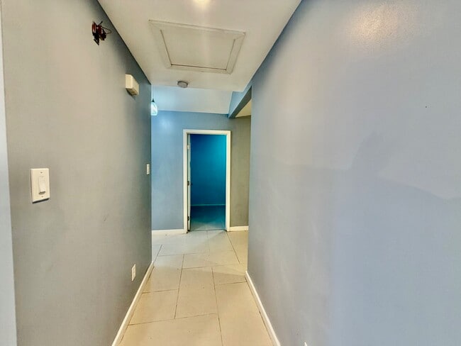 Building Photo - 3229 Sarita St