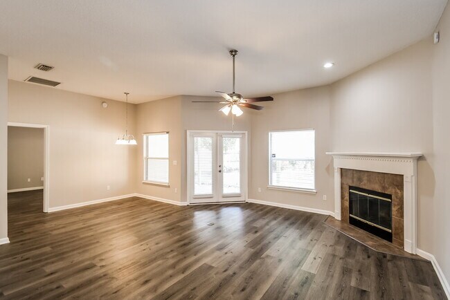 Building Photo - 9202 Redtail Dr
