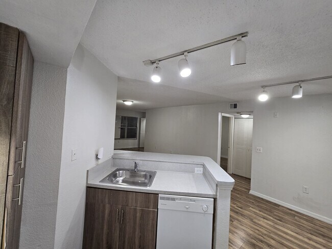 Building Photo - 12730 Vista Isles Dr