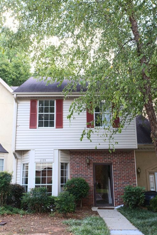 Building Photo - 2195 Fairways Ct