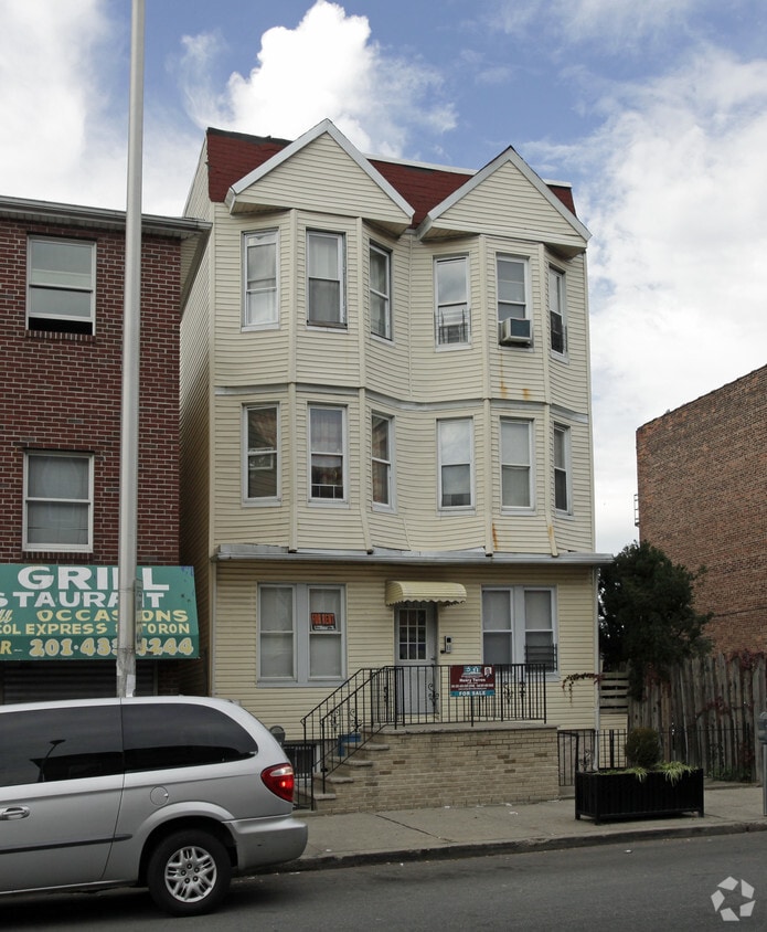 Primary Photo - 571 W Side Ave