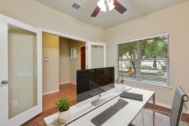 Foto del edificio - 1115 Kinney Ave