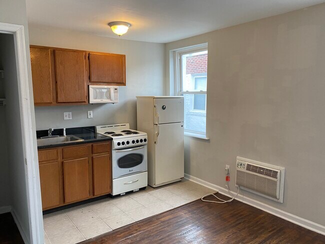 Building Photo - 3410 Spring Garden St