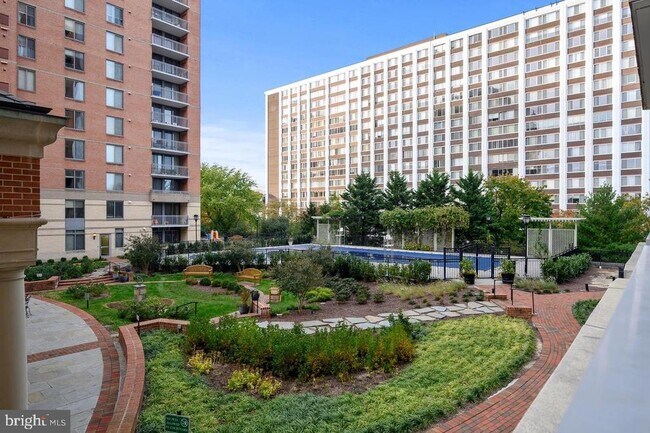 Foto del edificio - 11710 Old Georgetown Rd