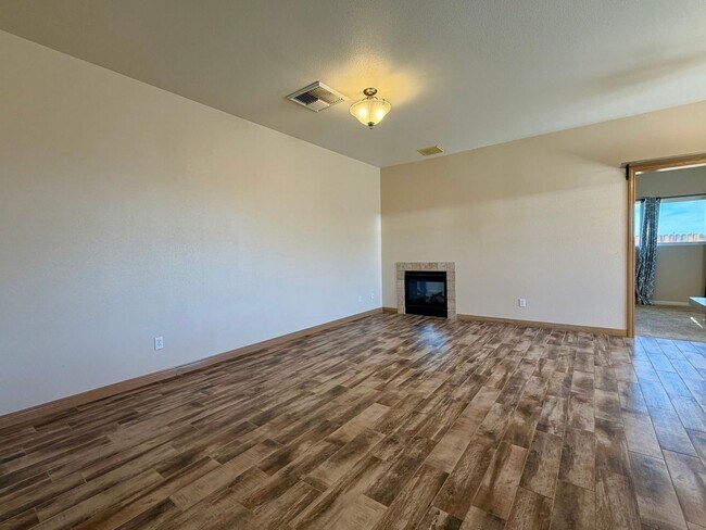 Foto del edificio - 1100 W Vulcan Ave