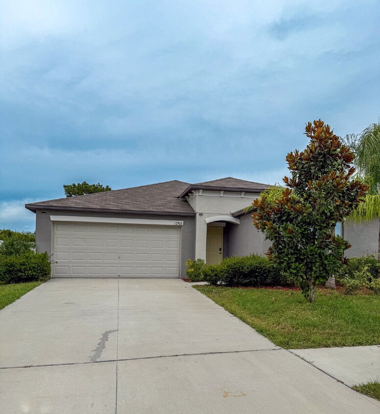Foto principal - LIKE NEW 4-Bedroom, 2 Bath home in Triple ...