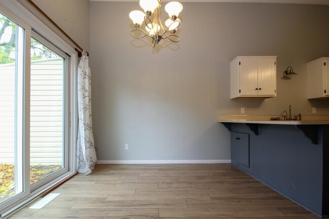 Building Photo - 4418 Clover Ln