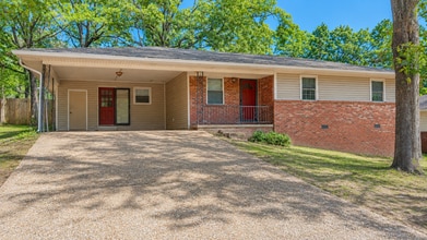 Building Photo - 516 Green Oak Dr