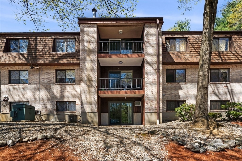 Primary Photo - 3 Greenbriar Dr