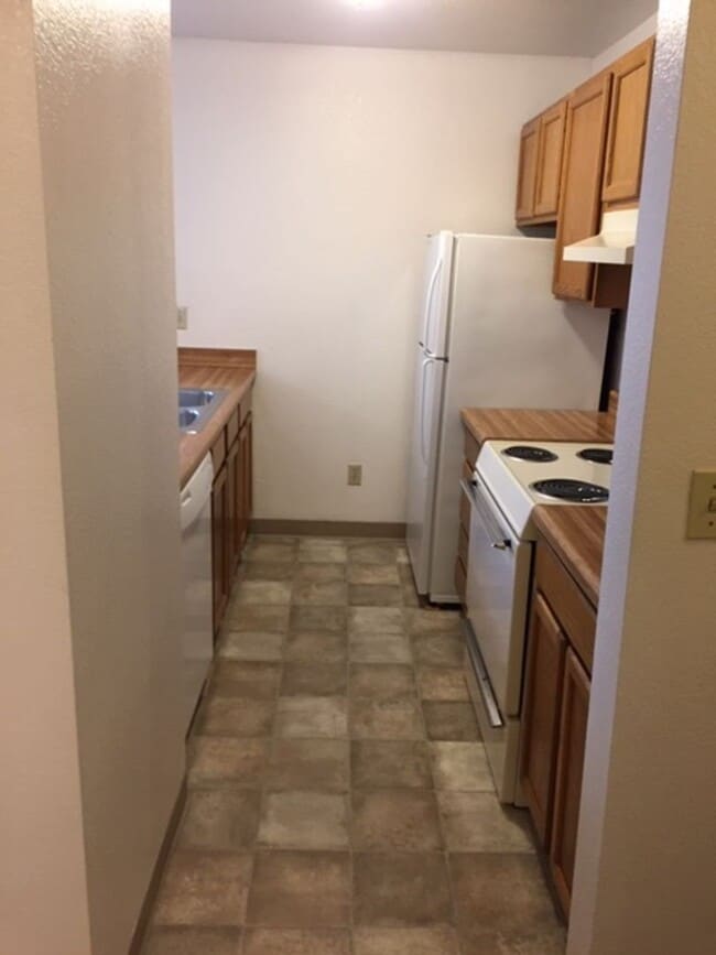 Building Photo - South Anchorage Beautiful and Spacious dow...