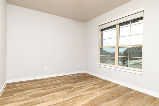 Foto del edificio - 14305 Tupper Trail