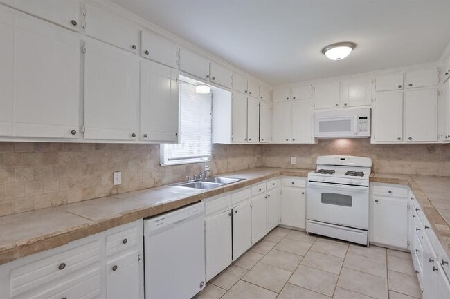 Building Photo - 6957 Park Pl Dr