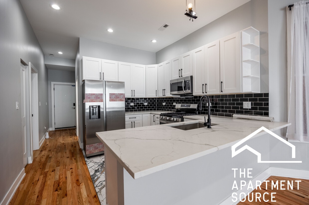Foto principal - 3328 W Congress Pkwy
