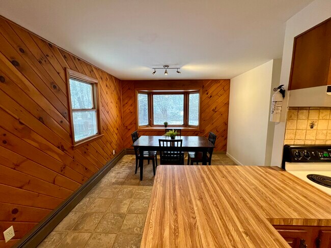 Building Photo - 233 Strong St