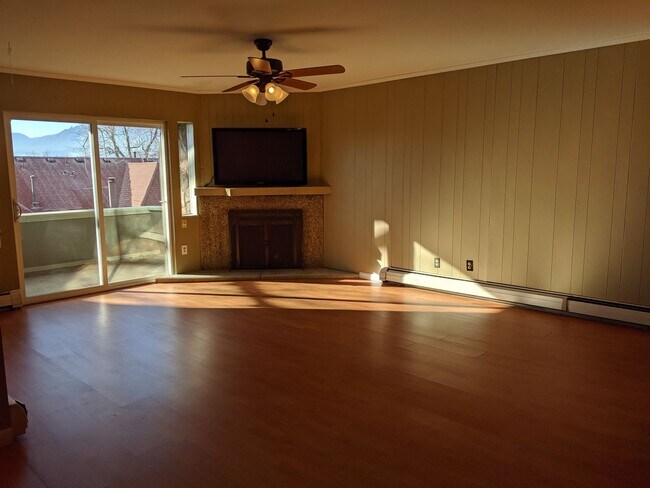 Building Photo - AMAZING 3bed/2bath in Prime Boulder Location! Available July 10th!