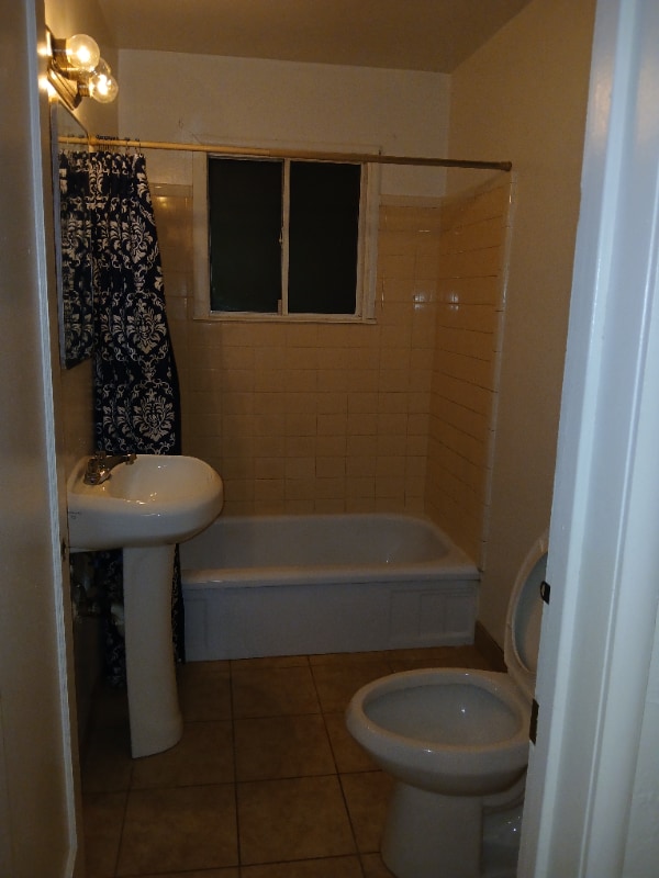 Building Photo - 823 El Terino Ave