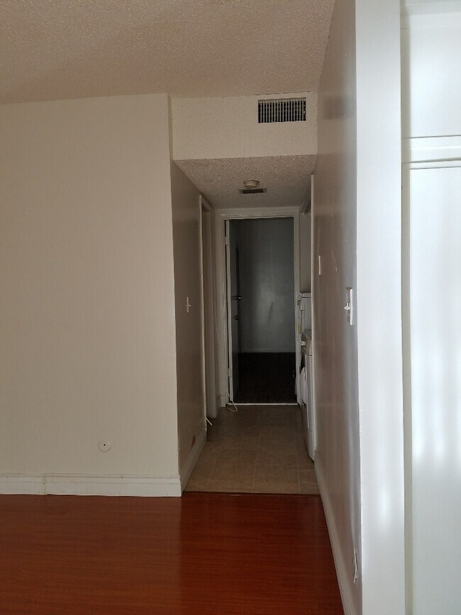Foto del edificio - 145 W Hillcrest Blvd