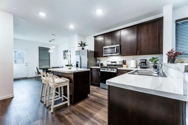 Foto del edificio - 16745 Oak Bough Dr