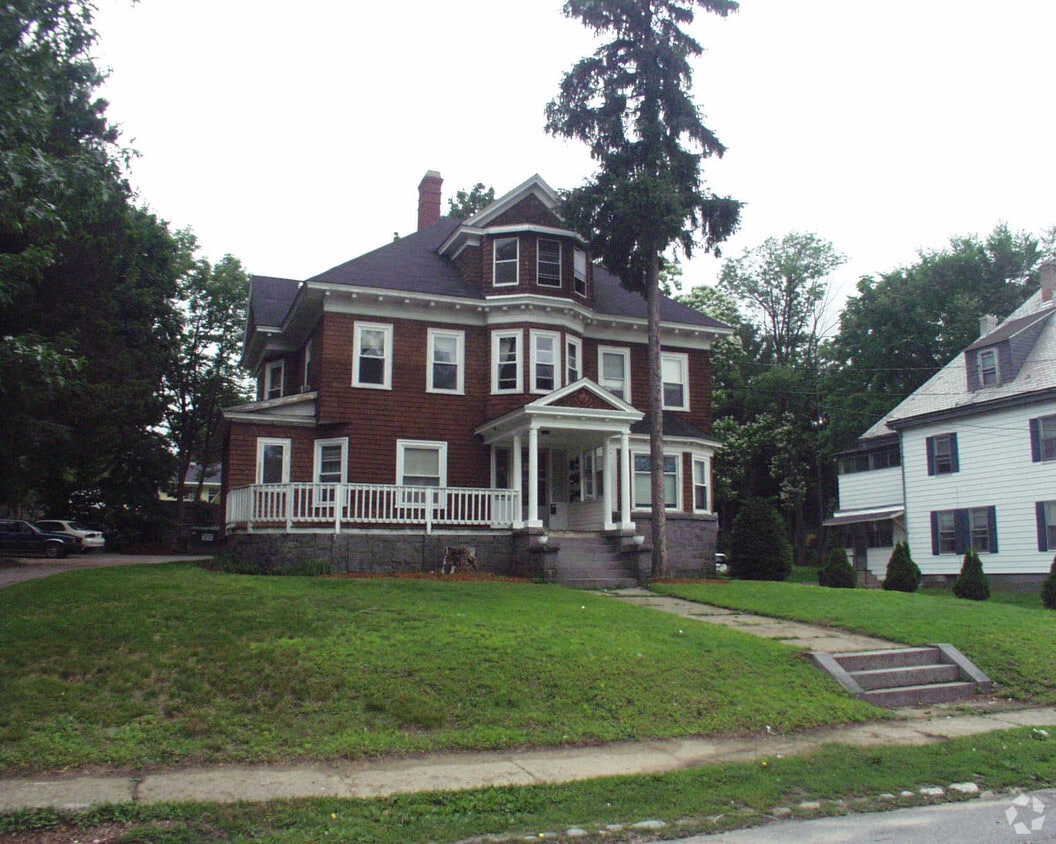 35 Boutelle St, Leominster, MA 01453 Apartments in Leominster, MA