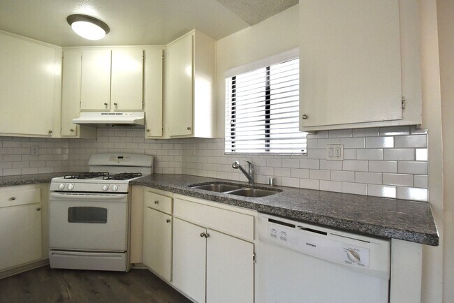 Building Photo - 5921 Whitsett Ave