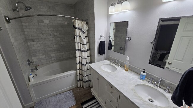 Foto del edificio - 4351 Mayrose Ave NE