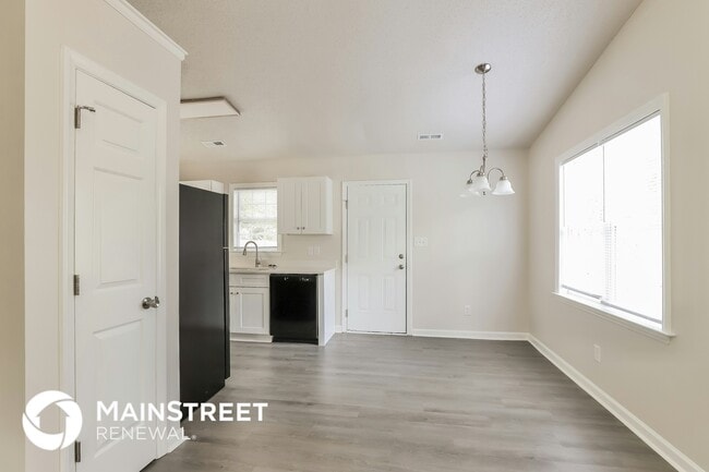 Building Photo - 606 Voss St