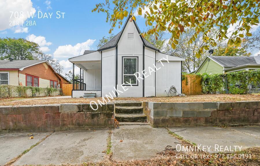 Primary Photo - 708 W Day St