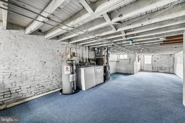 Foto del edificio - 2808 Mayfield Ave