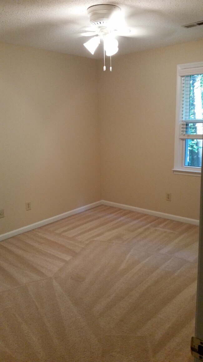 Foto del edificio - 4619 Country Woods Ln