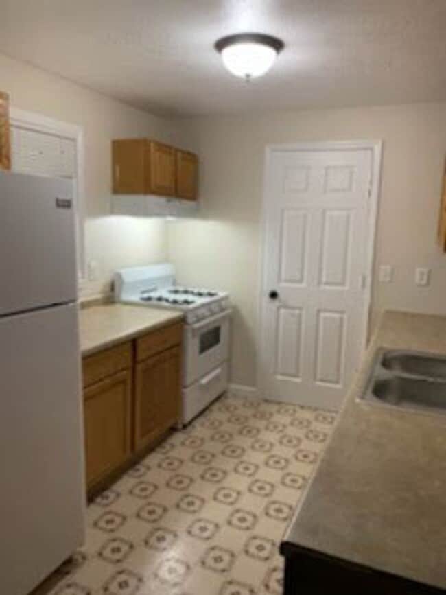 Building Photo - One bedroom home