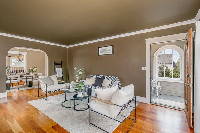 Foto del edificio - Beautiful Historic Multi Generational home in Heart of Snohomish