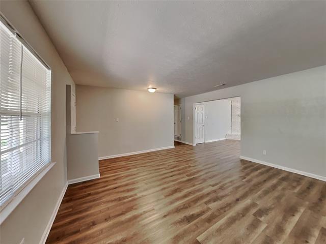 Foto del edificio - 825 Livingston Dr