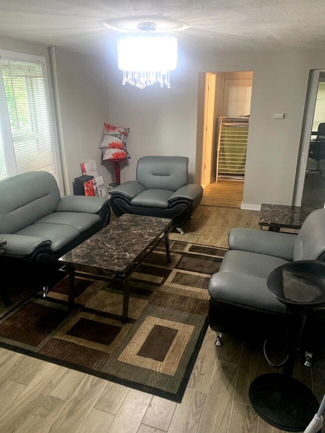 Building Photo - 108 Saint Charles St