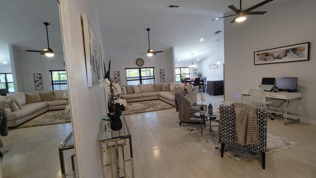 Foto del edificio - 4120 NW 99th Terrace