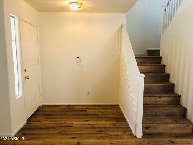 Foto del edificio - 2528 W Straight Arrow Ln