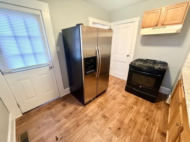 Building Photo - 1422 N Limestone