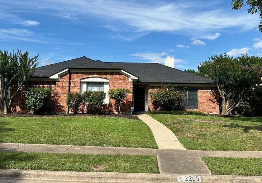 Primary Photo - 2205 University Circle