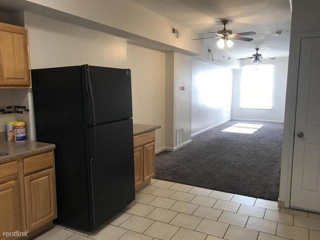 Building Photo - 3 br, 1 bath Townhome - 3038 E Monument St