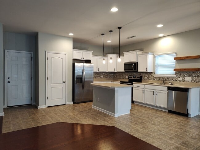 Foto del edificio - Beautiful Ranch Style home located in the Creekshire Village community!