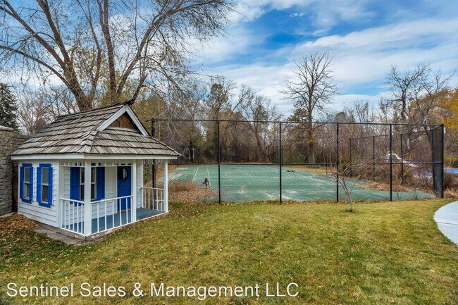 Foto del edificio - 6 br, 5.5 bath House - 6190 S. Holladay Blvd.