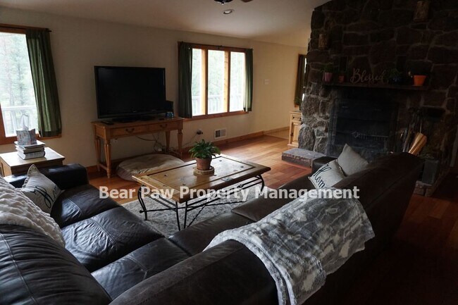 Building Photo - Nice House on Upper Bear Creek
