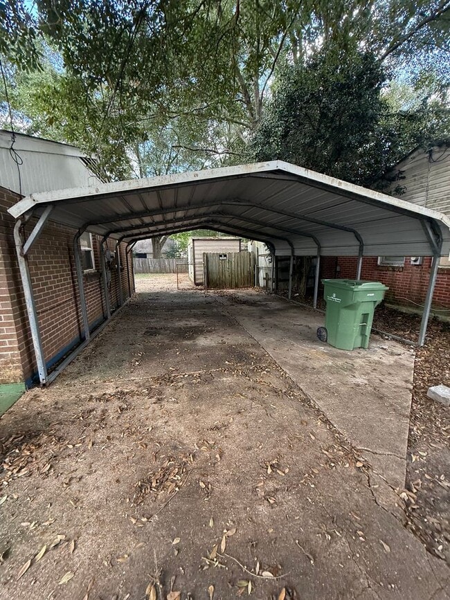 Foto del edificio - ** 3 Bed 1 Bath located in Chisholm ** Cal...