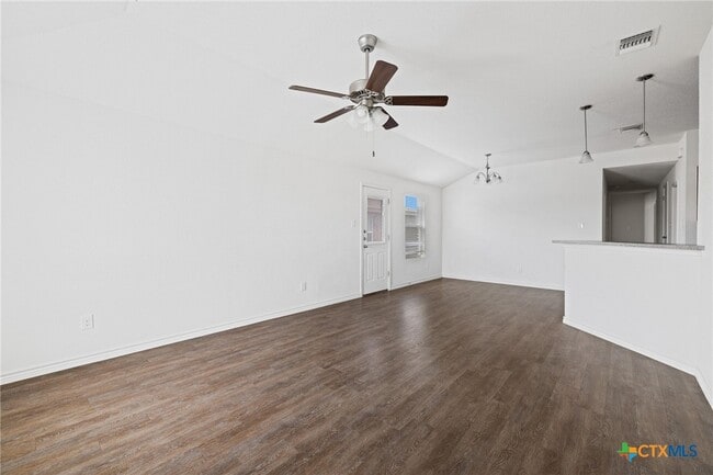 Building Photo - 903 Lasso Dr