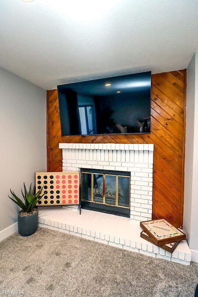 Building Photo - 4 br, 2 bath House - 611 Elmwood Avenue
